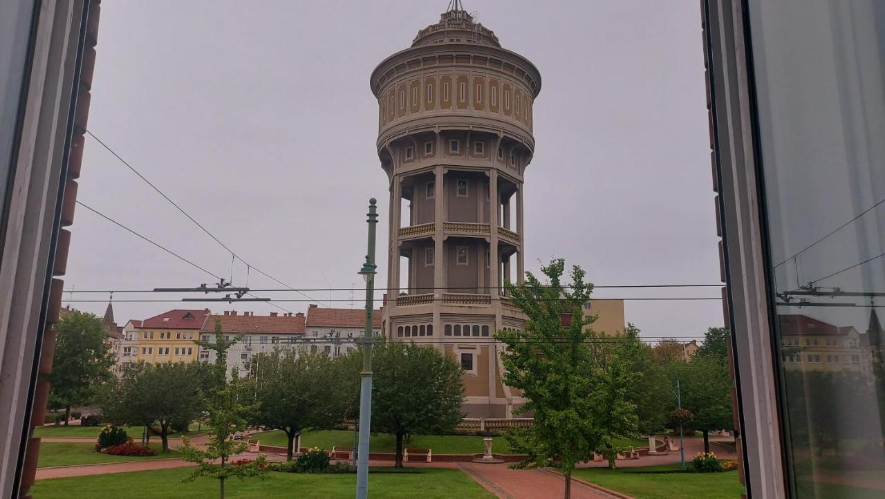 Tower Szeged Belvarosi Exkluziv Panoramas Apartman - Free Parking Buitenkant foto