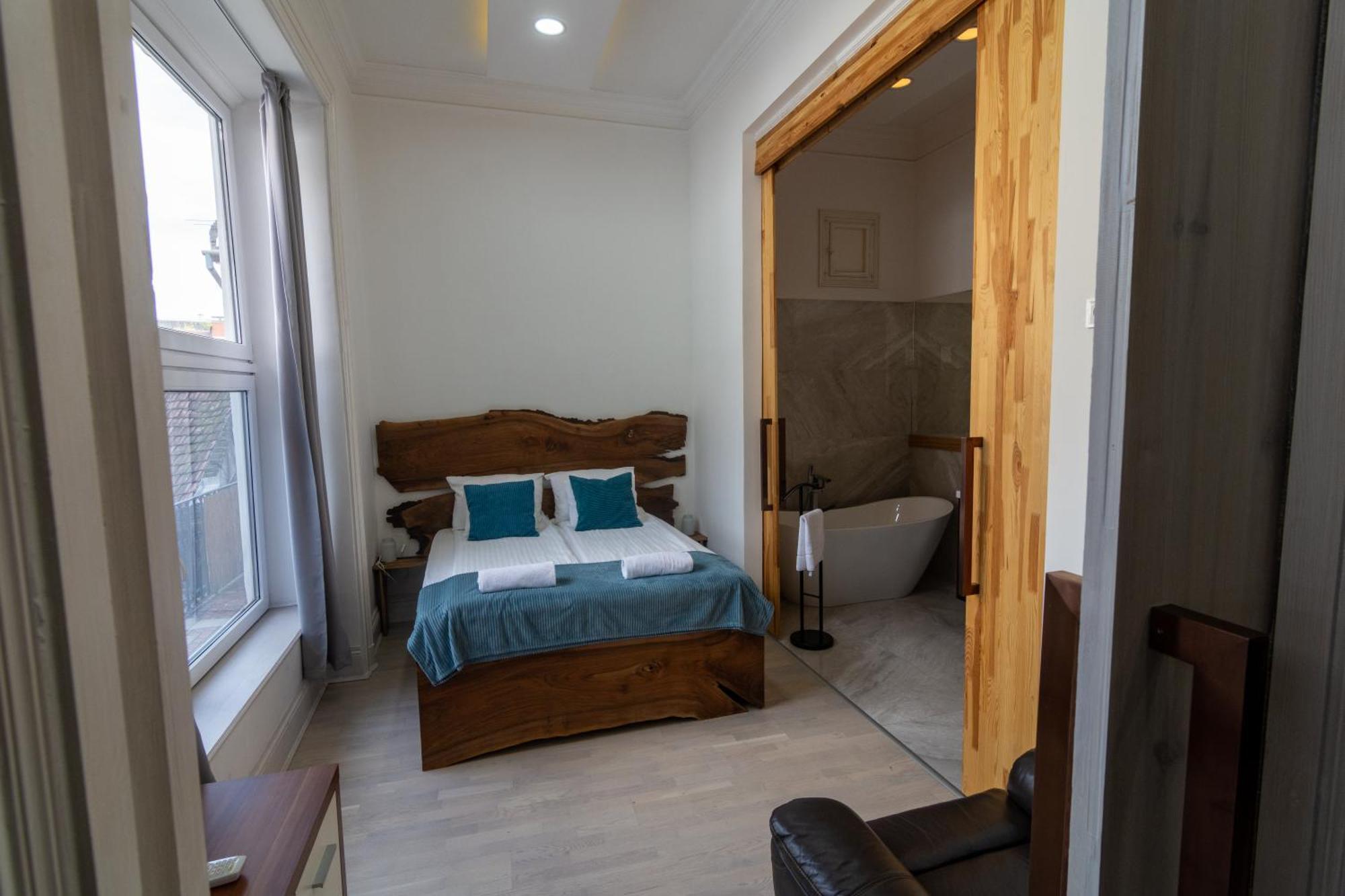 Tower Szeged Belvarosi Exkluziv Panoramas Apartman - Free Parking Buitenkant foto